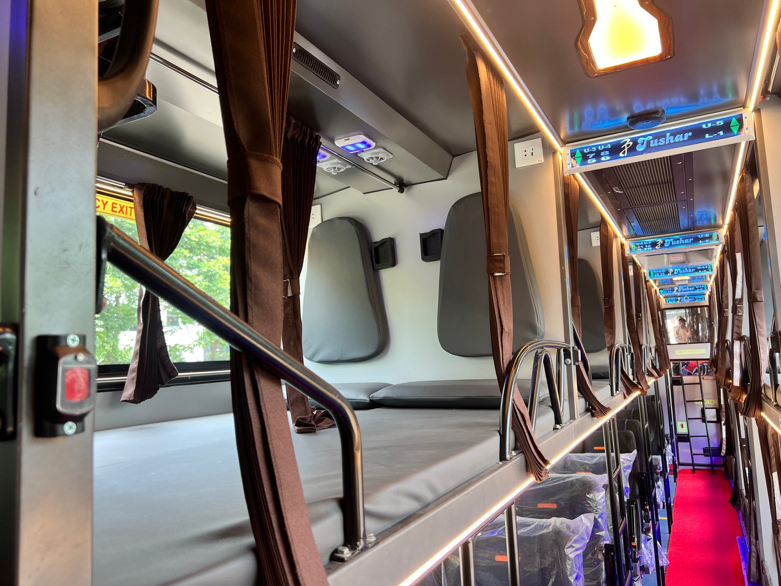 👉 Tushar Luxury Bus – Comfortable Seating